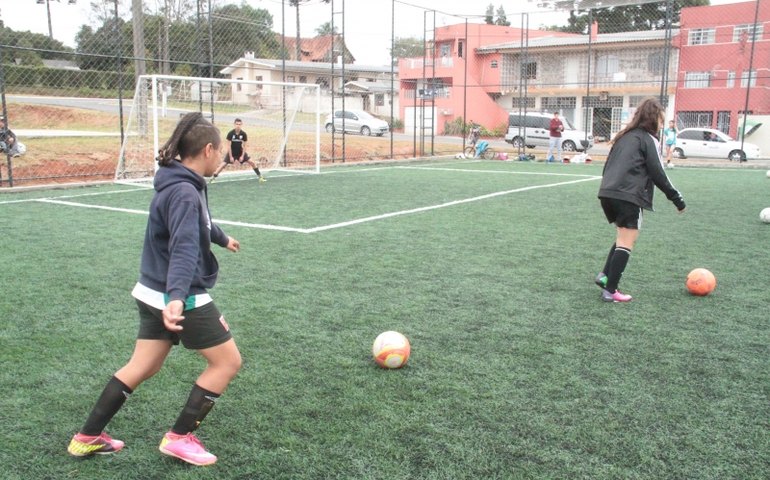 Escolinha de futebol para mulheres criada se diferencia com trabalho psicossocial