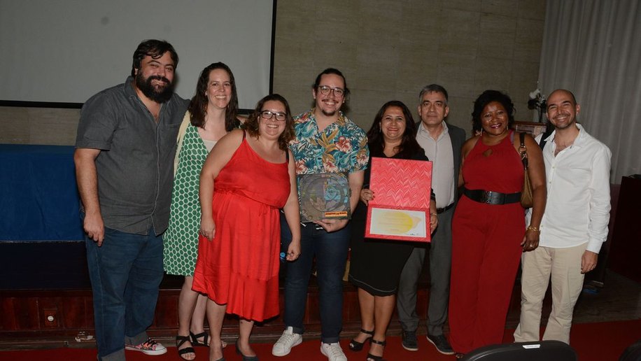 Primeira radionovela transmitida no Brasil recebe certificado da Unesco
