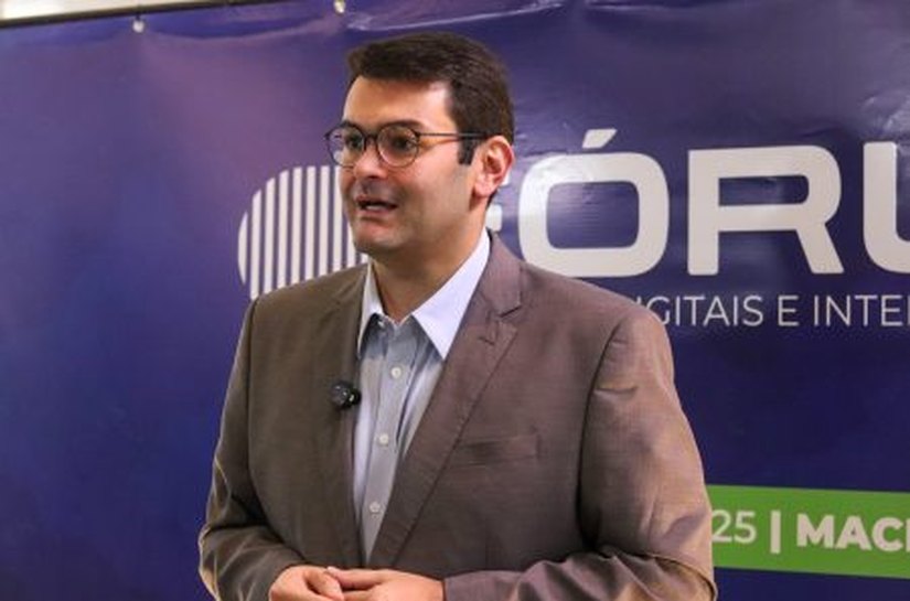 Prefeito André Almeida destaca papel inovador de municípios em evento nacional