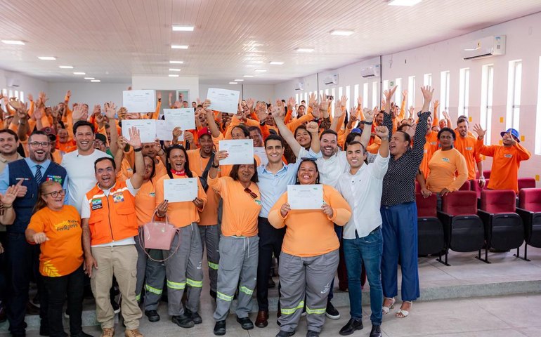 JHC entrega certificados do Praça é Massa e destaca transformação social para quem vivia em vulnerabilidade