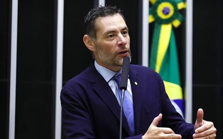 Esposa de deputado federal Fernando Marangoni (Podemos-SP) denuncia agressão