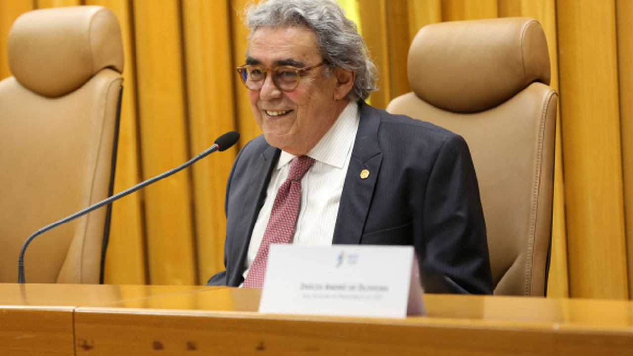 Ministro Aloysio Veiga rebate Gilmar, diz que CLT segue atual e cobra defesa do TST