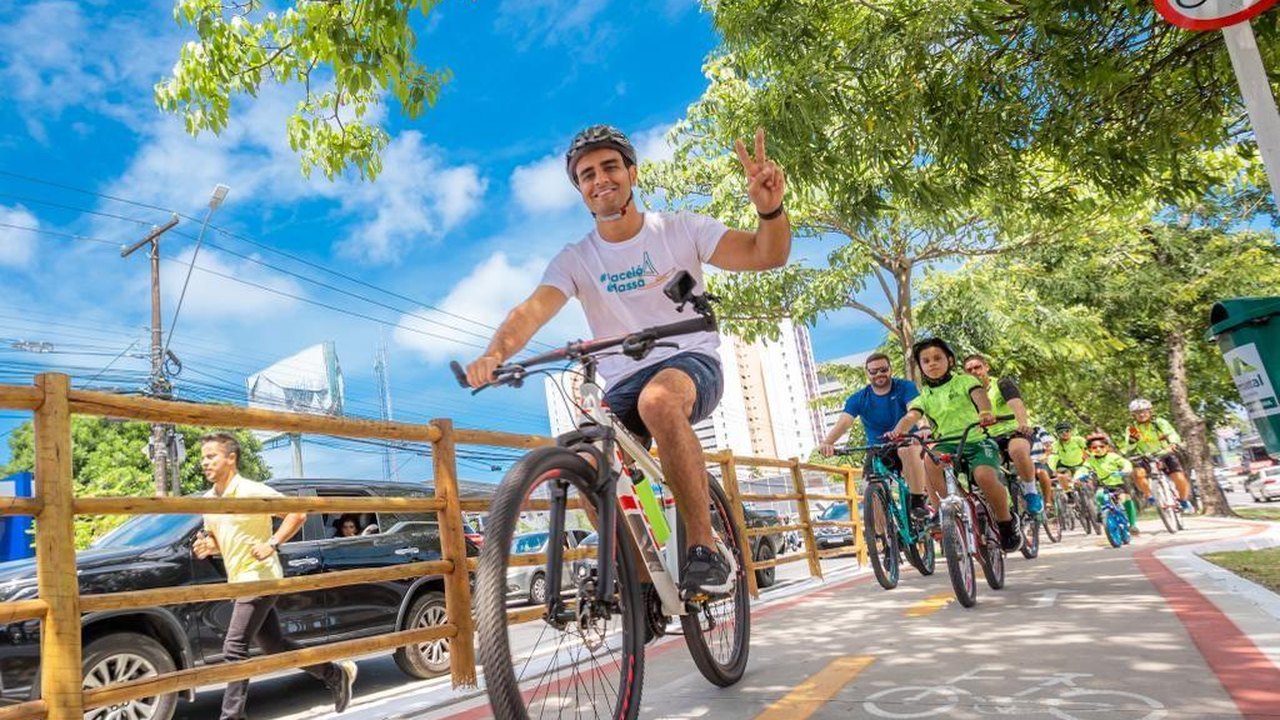 Pedalando para 2024, JHC vai 'lotear' Prefeitura e distribuir cargos com vistas ao pleito futuro  
