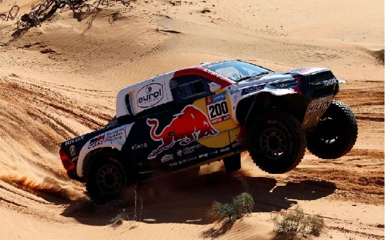 Al-Attiyah vence a quinta etapa e aumenta vantagem na liderança do Rali Dakar