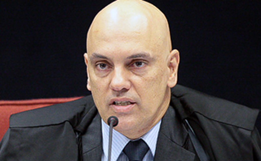 Alexandre de Moraes anula vínculo empregatício de motorista de aplicativo