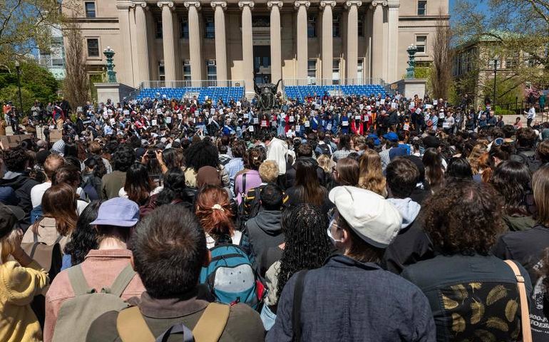 Manifestantes pró-palestinos invadem prédio da Universidade de Columbia, em NY