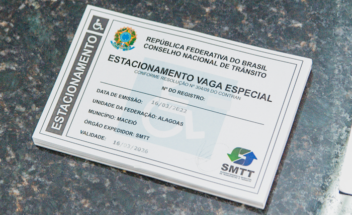 Documento dá direito ao estacionamento prioritário e especial Documento dá direito ao estacionamento prioritário e especial