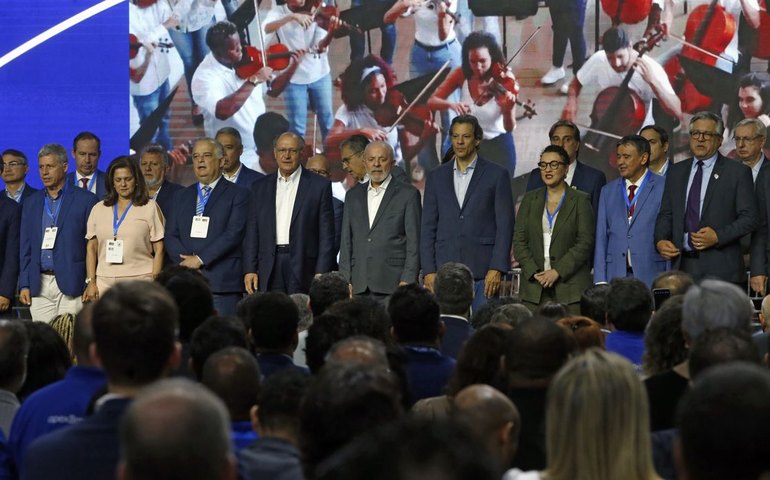 Lula amplia Programa Acredita para beneficiar empresas exportadoras