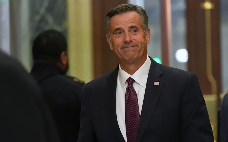 Diretor da CIA se reúne com a presidente interina da Venezuela em Caracas