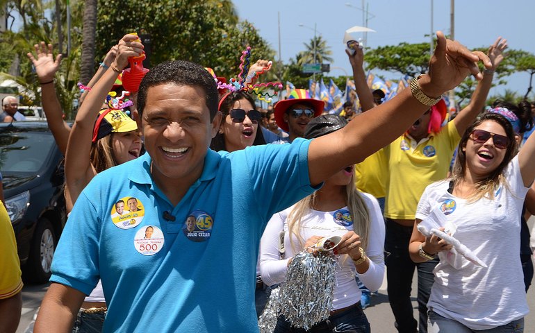 Júlio Cezar intensifica agenda e realiza carreata na capital