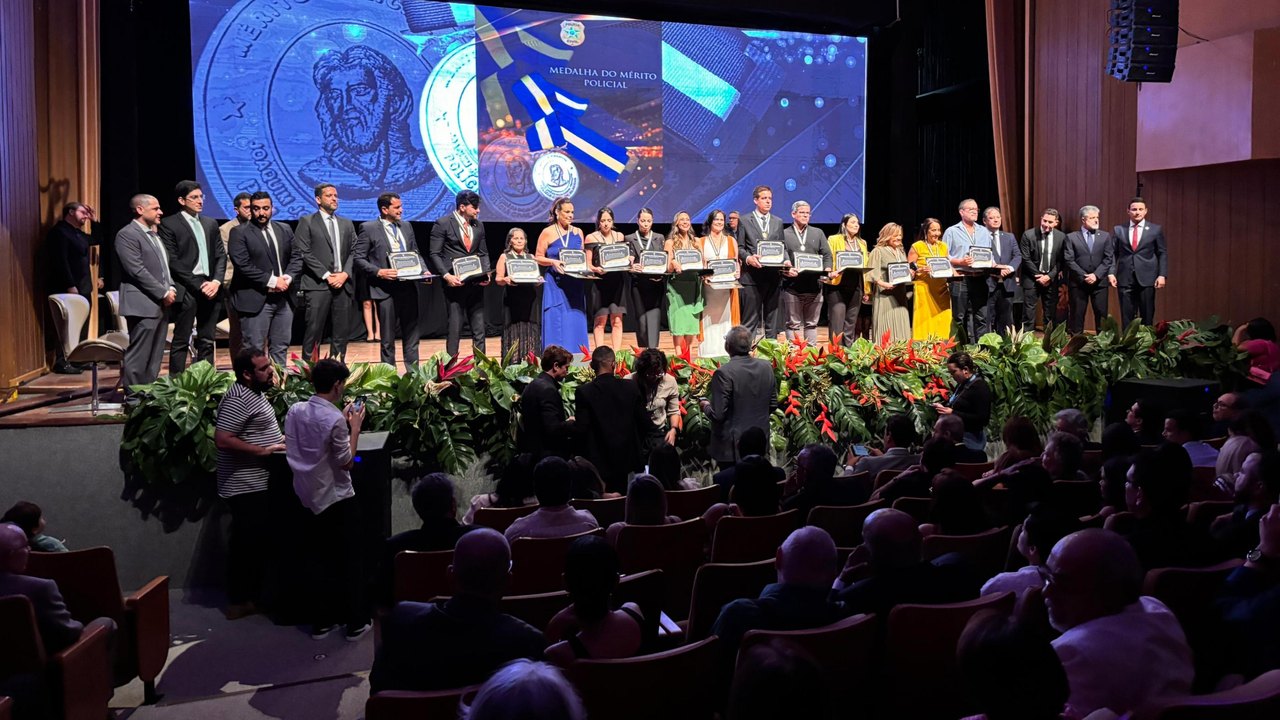 Gratidão e emoção marcam a entrega de medalhas em homenagens realizadas pela Polícia Civil