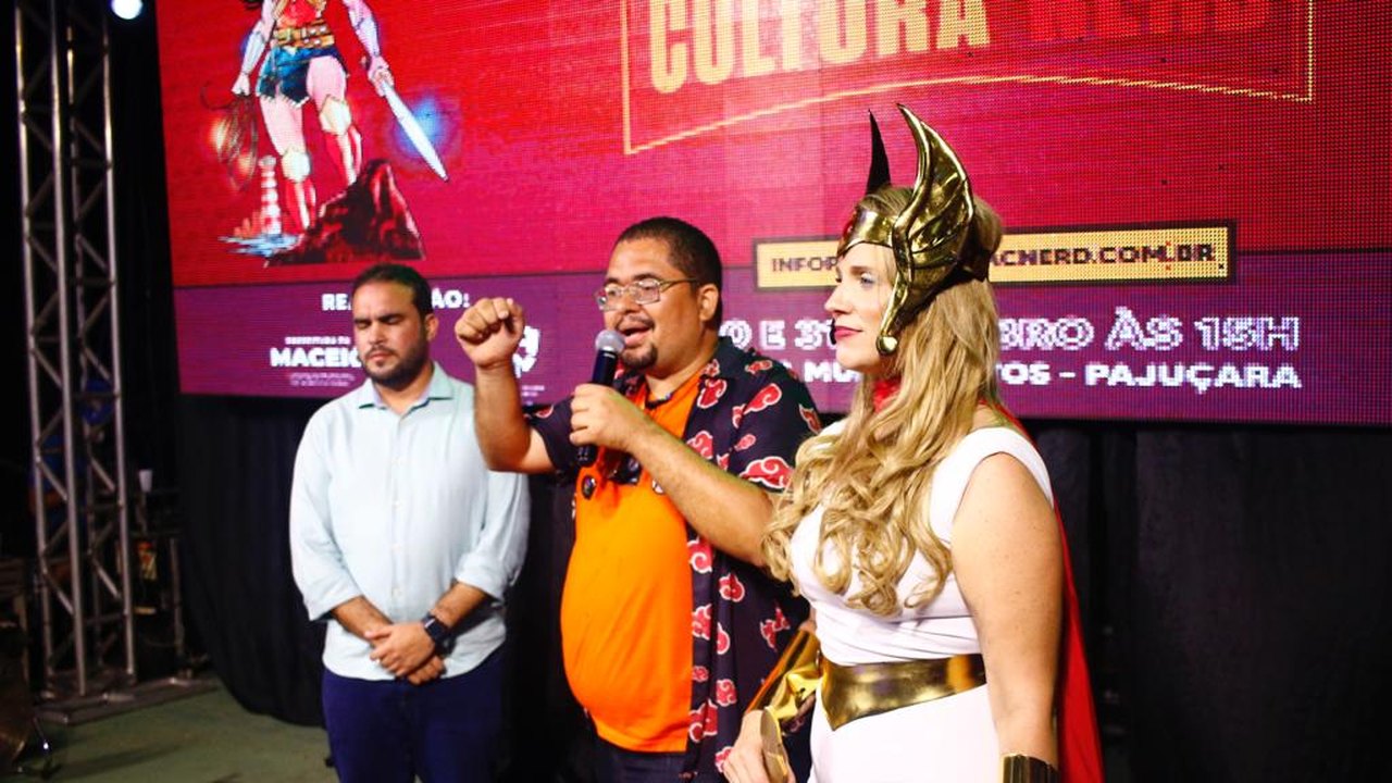 Mírian monte participa de festival da cultura nerd no agreste vestida de She-Ra