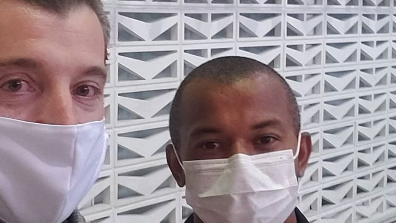 Mariano chega a Belo Horizonte para fazer exames e assinar com Atlético-MG