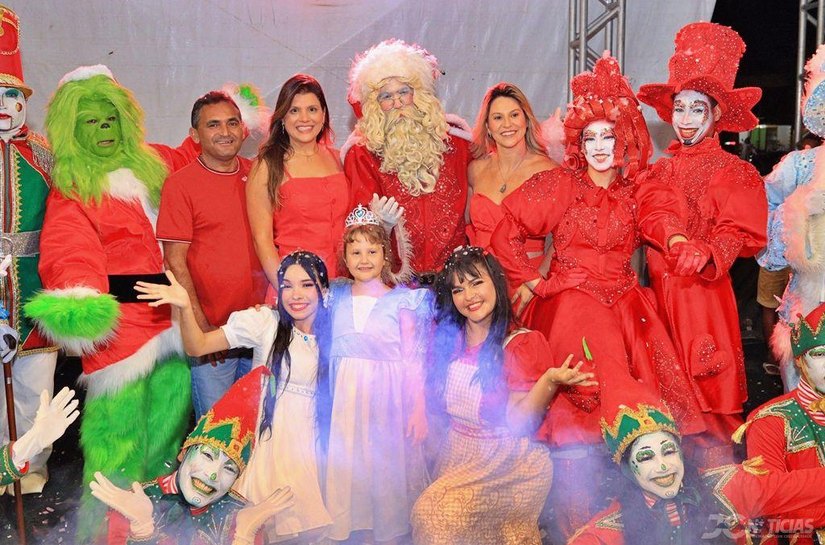 Prefeita Marcela Gomes abre em momento mágico os festejos natalinos de Novo Lino