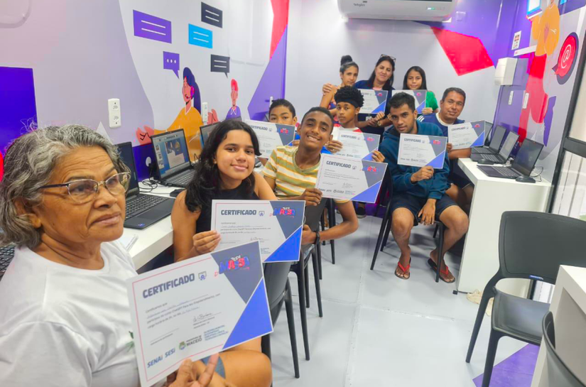 Caminhões-escola do Tech Massa chegam a novos bairros de Maceió com cursos gratuitos