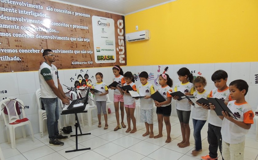 Oficinas de Canto Coral incentivam crianças em Boca da Mata