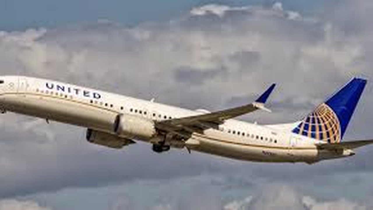 Voo da United Airlines aborta a decolagem em Pequim após falha no motor