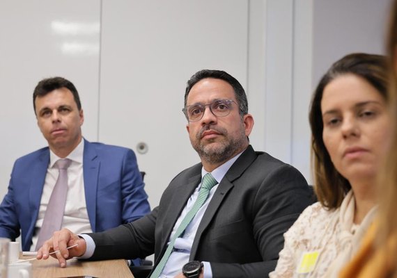 Governador discute ampliação de conectividade em Alagoas