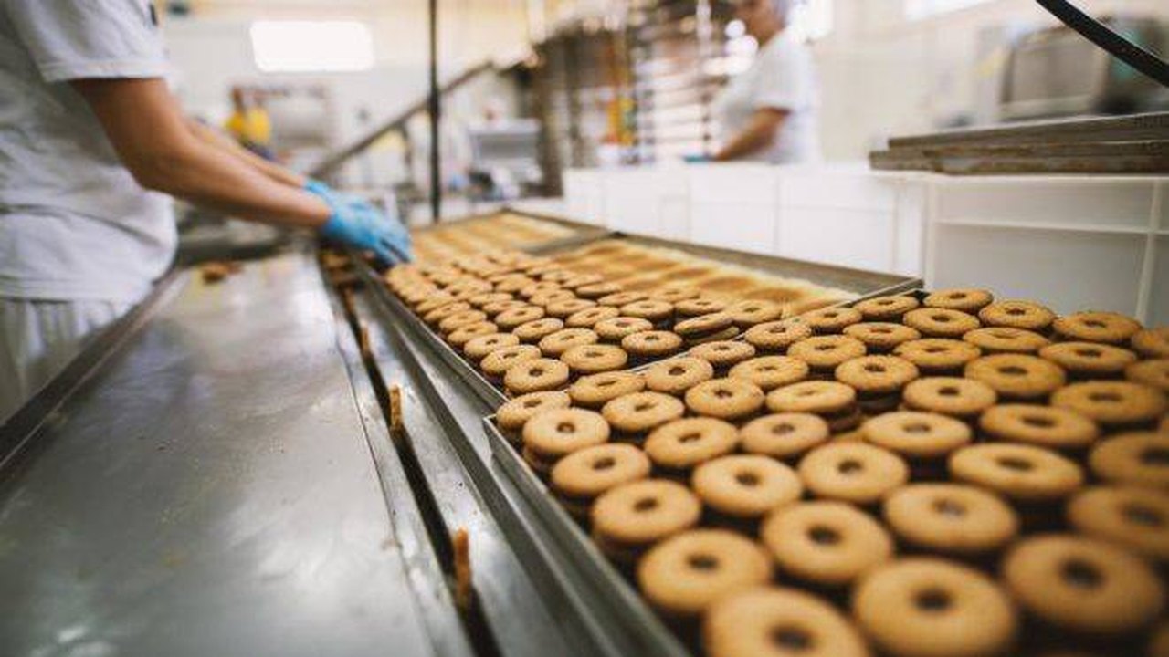 Fábrica de bolachas do interior de SP retoma parte da produção