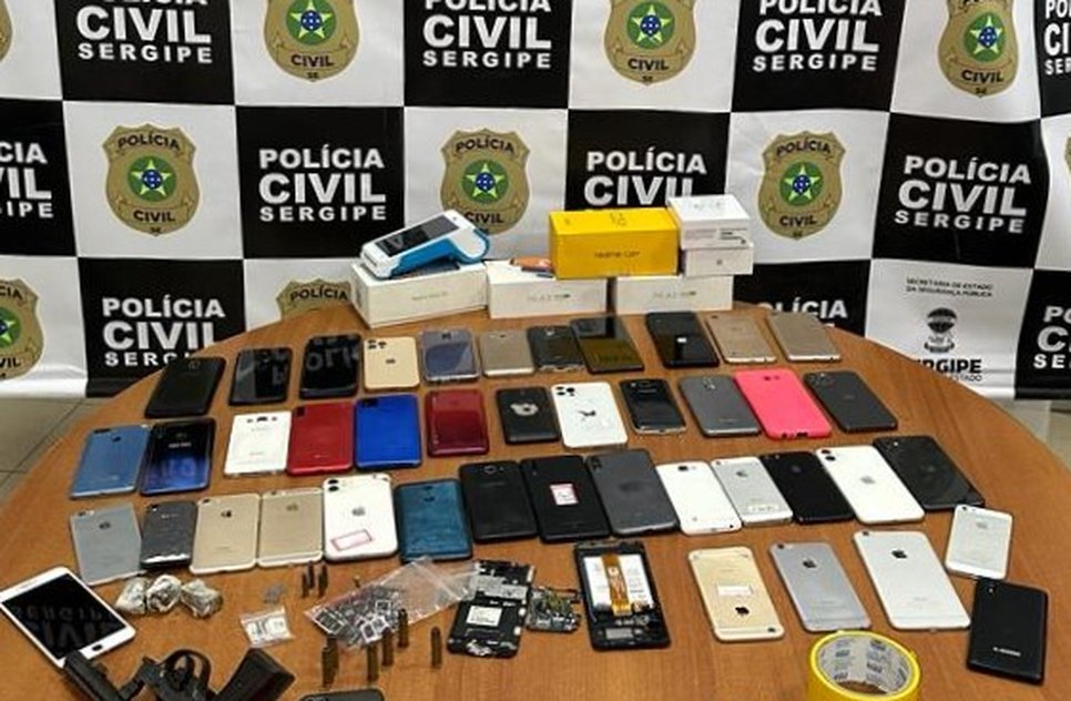 Mais de trinta celulares furtados são apreendidos dentro de loja no Mercado Central de Aracaju