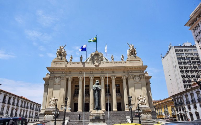 Ferros-velhos podem ser fechados se venderem fios de cobre roubados