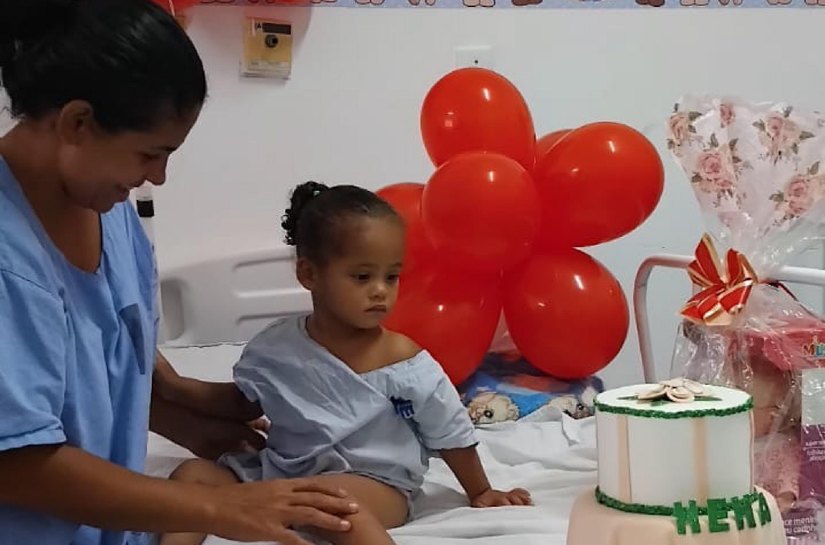Humanização: Pacientes do Hospital Helvio Auto recebem homenagens de aniversário nos leitos