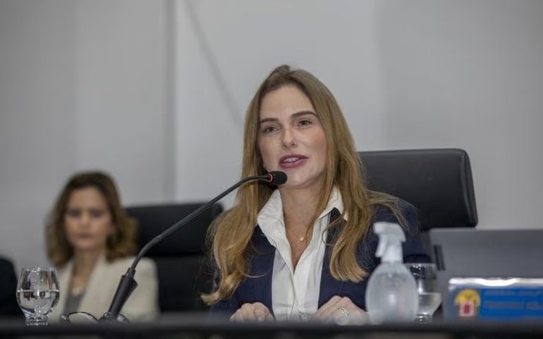 Desembargador vê 'prejuízo' e reconduz esposa de Helder Barbalho ao TCE do Pará