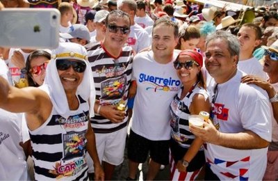 Governador prestigia desfile do Pinto da Madrugada 
