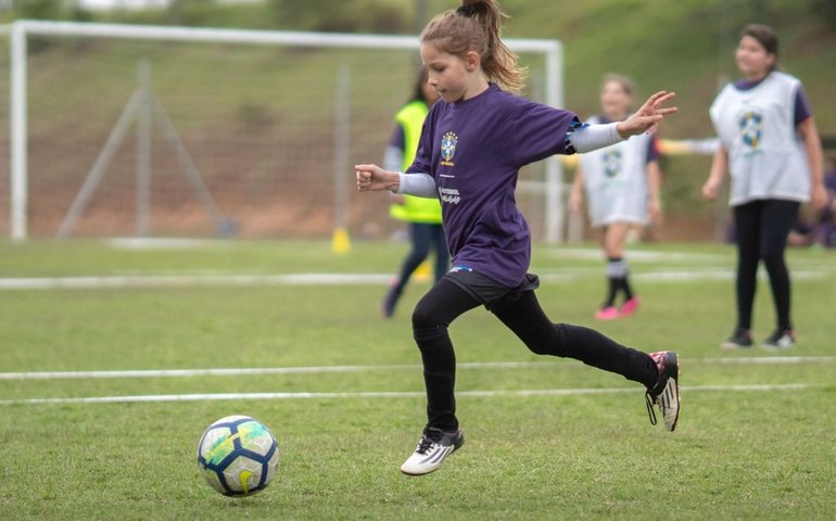 Programas do Governo Federal e da CBF fortalecem o futebol feminino