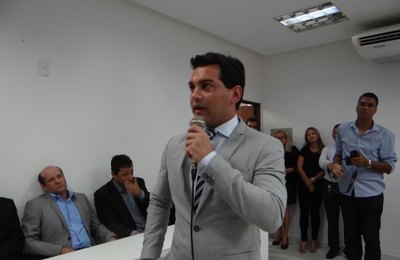 São João com dinheiro no bolso: prefeito Rodrigo Valença antecipa pagamento dos servidores da Laje