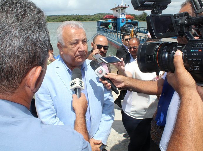 Governadores de AL e SE se encontram em Penedo e realizam ato em defesa do Velho Chico