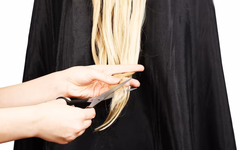 Campanha transforma cabelos doados em perucas para mulheres com câncer na Baixada Fluminense