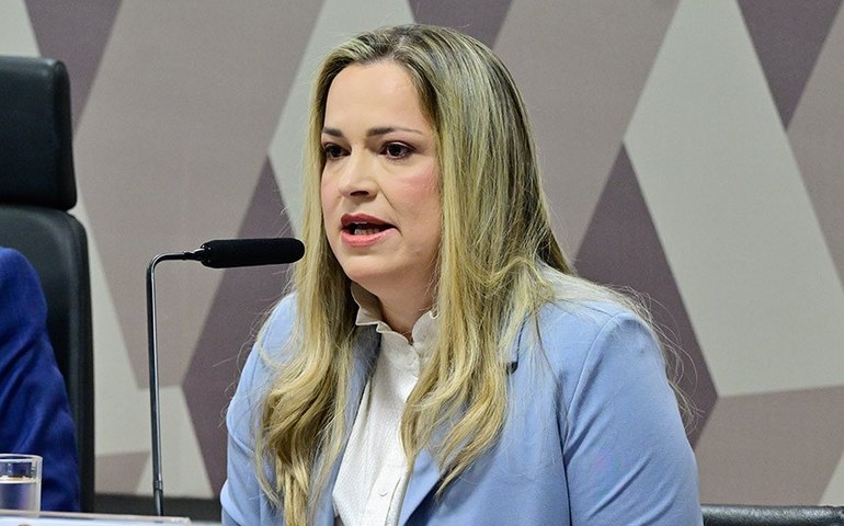 Plenário aprova nova defensora pública-geral da União