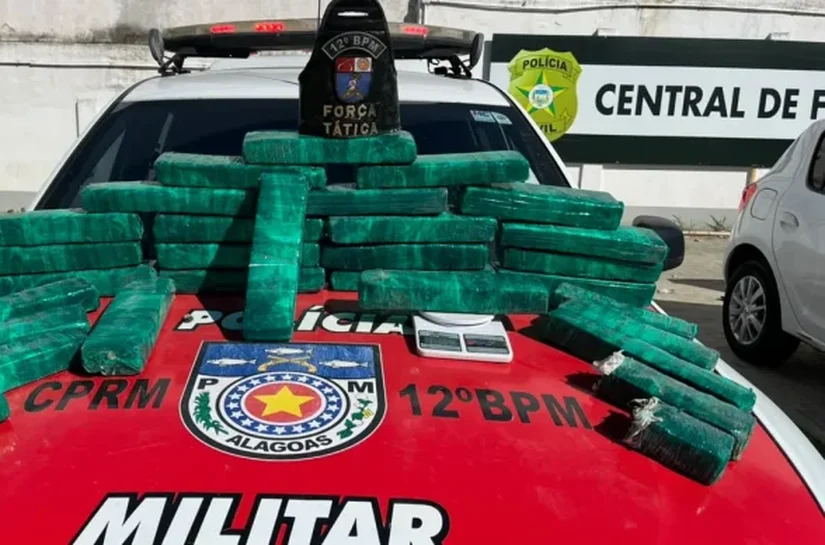 PM intercepta carga de 27 kg de maconha em Maceió; dois presos