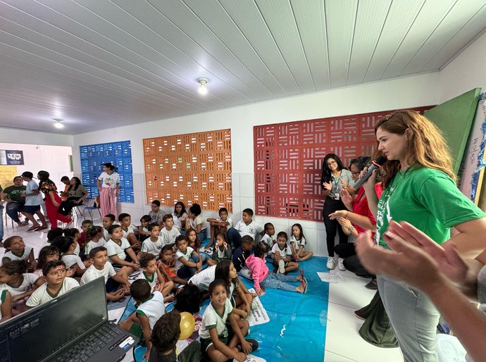 Verde Alagoas doa mais de 200 livros à Biblioteca Municipal de Japaratinga