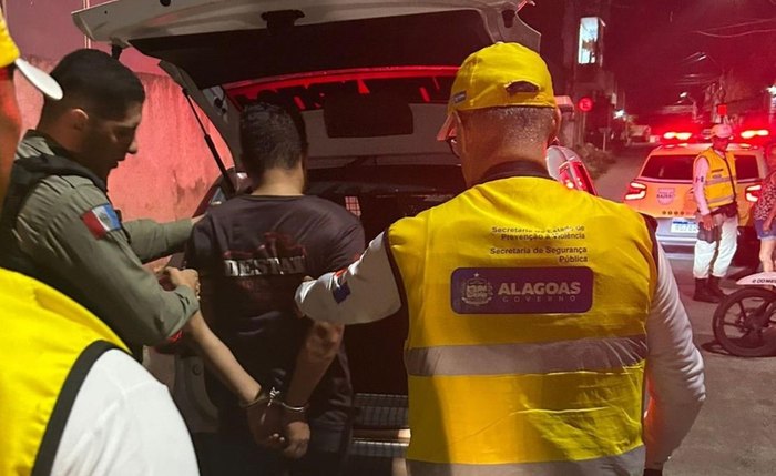 Após ameaçar e tentar agredir o próprio pai, homem é preso no Jacintinho