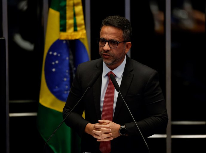 Paulo Dantas defende, em Brasília, reforma tributária mais justa para diminuir a desigualdade econômica