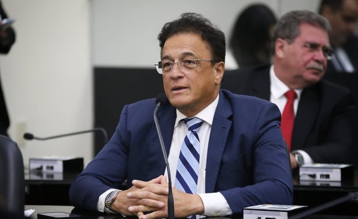 Galba Novaes durante sessão na Assembleia Legislativa de Alagoas