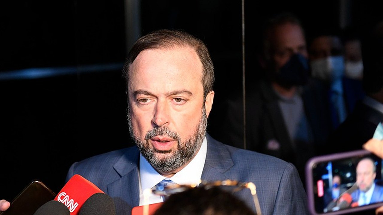 Ministro de Minas e Energia debate na CI tarifa e potencial de Itaipu