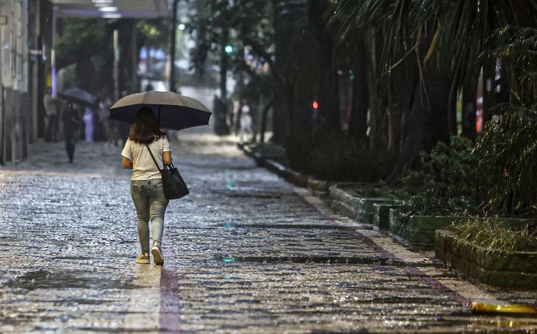 Defesa Civil envia alerta severo de chuva para a capital paulista