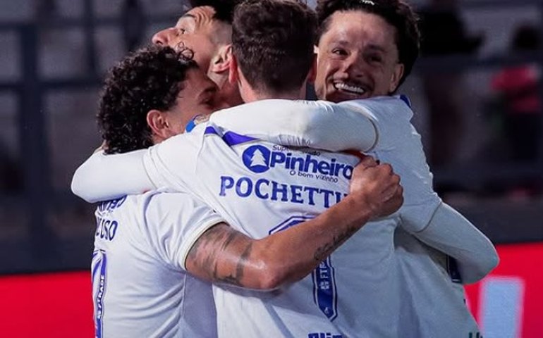 Fortaleza bate Red Bull Bragantino e aumenta pressão sobre o Santos na luta contra rebaixamento