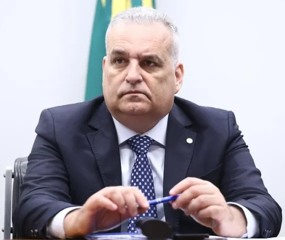 Alfredo Gaspar mira núcleo político das fraudes do INSS e convoca Lulinha, senador Weverton e outros envolvidos no esquema criminoso