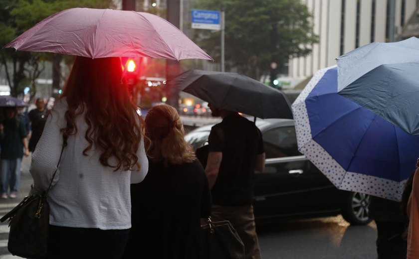 Fim de semana será de chuva em quase todo o país