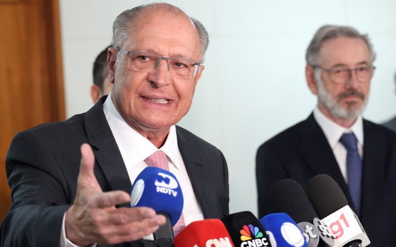 Pix é modelo, e problema real está em tarifas dos EUA, diz Alckmin
