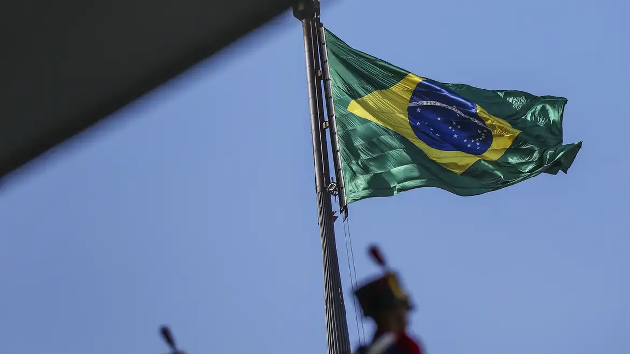 BRICS começa 2025 com bandeira verde e amarela