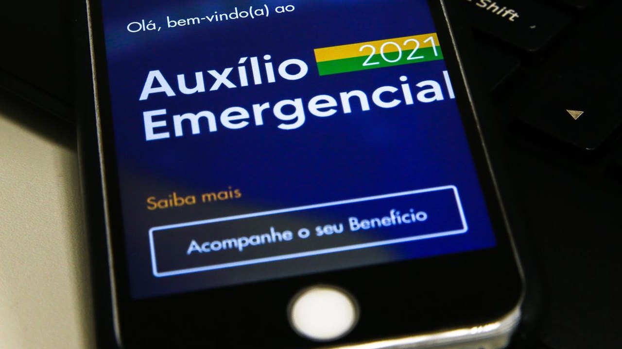 Trabalhadores nascidos em novembro podem sacar auxílio emergencial