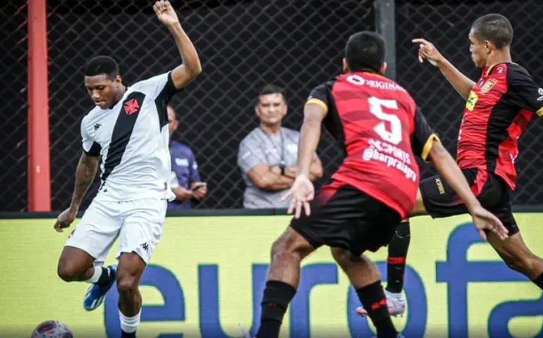 Vasco é goleado pelo Vitória e cai na segunda fase da Copa São Paulo de Juniores