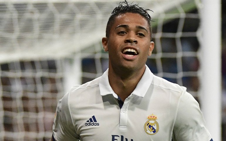 Negociado com o Lyon há um ano, Mariano Díaz é contratado pelo Real Madrid