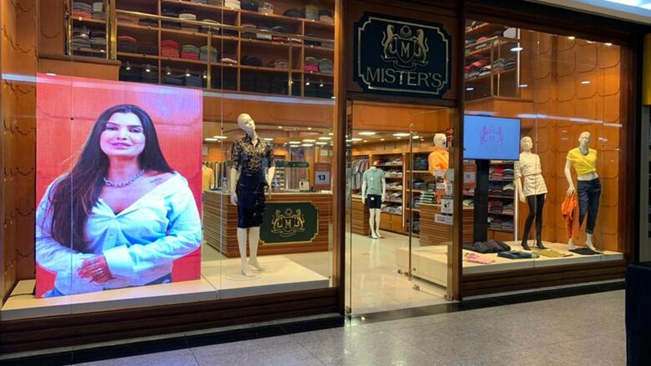 Marina Ferrari estrela campanha de marca masculina no Dia de Internacional da Mulher