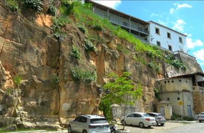 Rocheira de Penedo é analisada pela Semarh e por especialista em Geologia